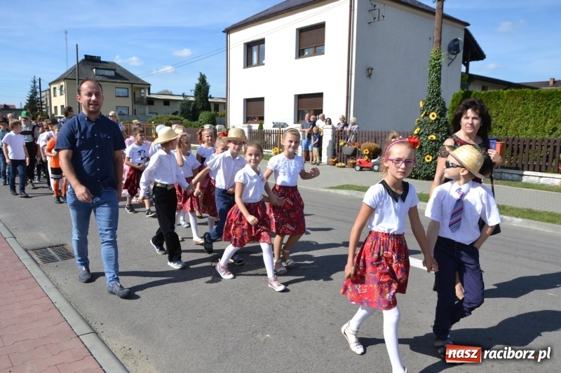 Zdjęcie w galerii na portalu naszraciborz.pl: Słoneczny patrol i delegacja z NFZ na dożynkach w Bieńkowicach  wiadomości z regionu