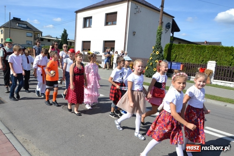 Zdjęcie w galerii na portalu naszraciborz.pl: Słoneczny patrol i delegacja z NFZ na dożynkach w Bieńkowicach  wiadomości z regionu