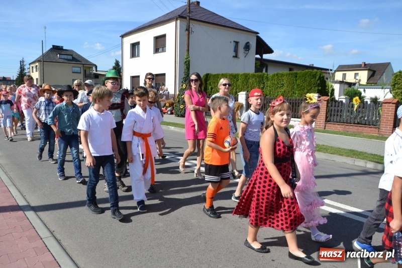 Zdjęcie w galerii na portalu naszraciborz.pl: Słoneczny patrol i delegacja z NFZ na dożynkach w Bieńkowicach  wiadomości z regionu