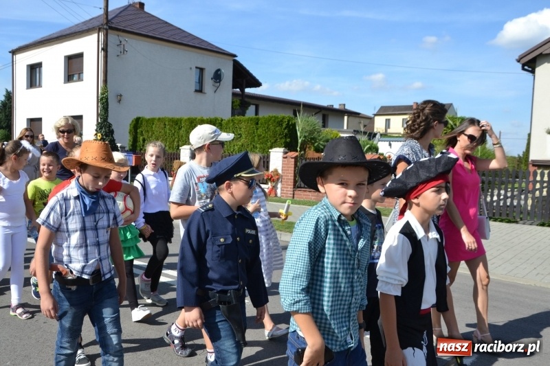 Zdjęcie w galerii na portalu naszraciborz.pl: Słoneczny patrol i delegacja z NFZ na dożynkach w Bieńkowicach  wiadomości z regionu
