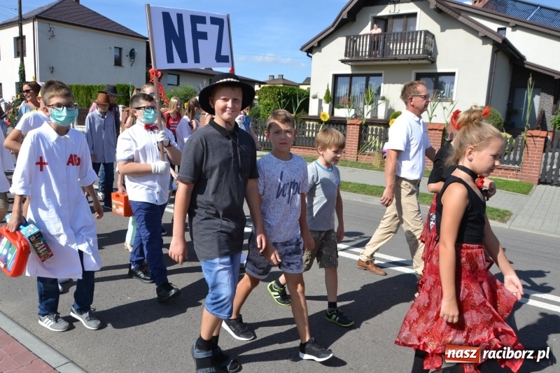 Zdjęcie w galerii na portalu naszraciborz.pl: Słoneczny patrol i delegacja z NFZ na dożynkach w Bieńkowicach  wiadomości z regionu