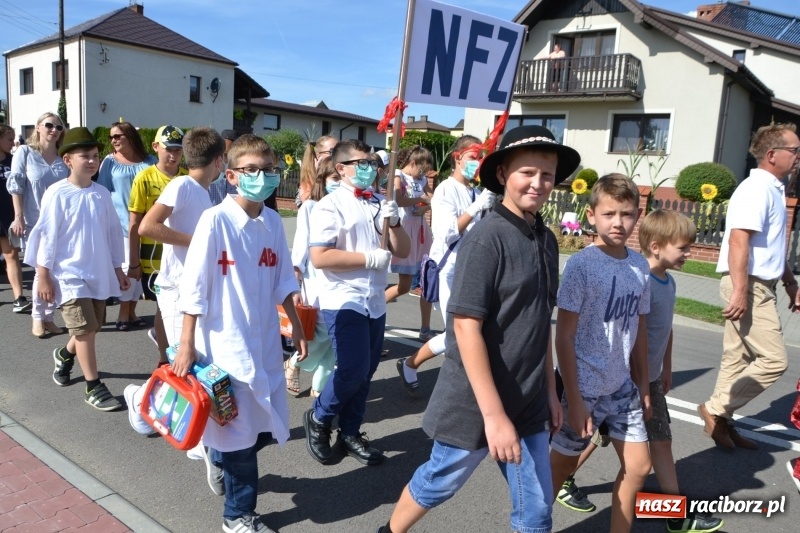 Zdjęcie w galerii na portalu naszraciborz.pl: Słoneczny patrol i delegacja z NFZ na dożynkach w Bieńkowicach  wiadomości z regionu