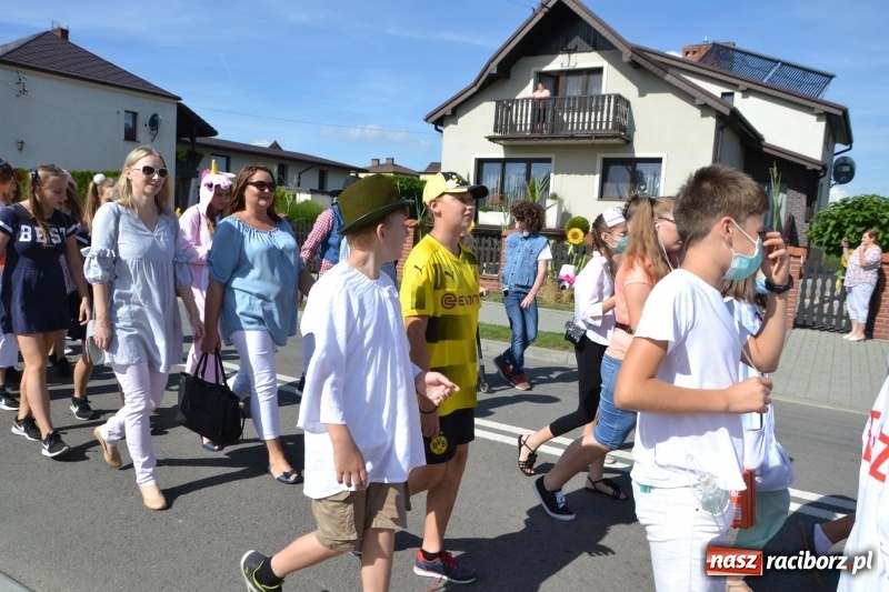 Zdjęcie w galerii na portalu naszraciborz.pl: Słoneczny patrol i delegacja z NFZ na dożynkach w Bieńkowicach  wiadomości z regionu