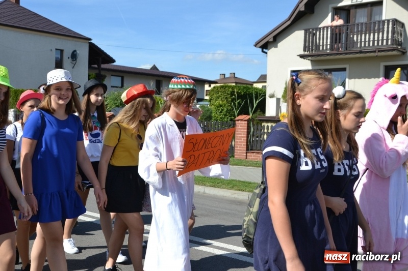 Zdjęcie w galerii na portalu naszraciborz.pl: Słoneczny patrol i delegacja z NFZ na dożynkach w Bieńkowicach  wiadomości z regionu