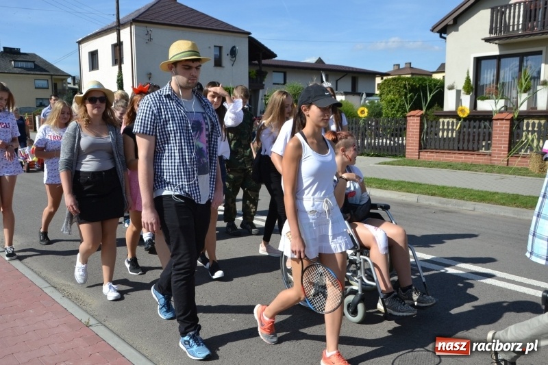 Zdjęcie w galerii na portalu naszraciborz.pl: Słoneczny patrol i delegacja z NFZ na dożynkach w Bieńkowicach  wiadomości z regionu