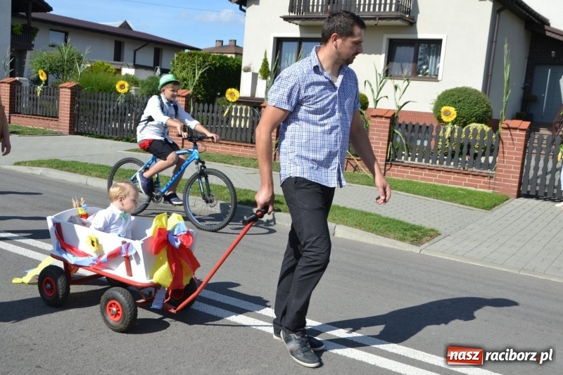 Zdjęcie w galerii na portalu naszraciborz.pl: Słoneczny patrol i delegacja z NFZ na dożynkach w Bieńkowicach  wiadomości z regionu
