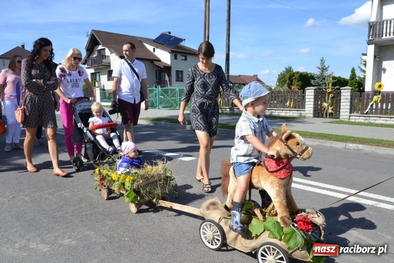 Zdjęcie w galerii na portalu naszraciborz.pl: Słoneczny patrol i delegacja z NFZ na dożynkach w Bieńkowicach  wiadomości z regionu