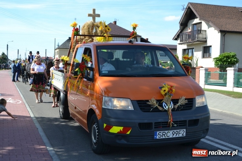 Zdjęcie w galerii na portalu naszraciborz.pl: Słoneczny patrol i delegacja z NFZ na dożynkach w Bieńkowicach  wiadomości z regionu
