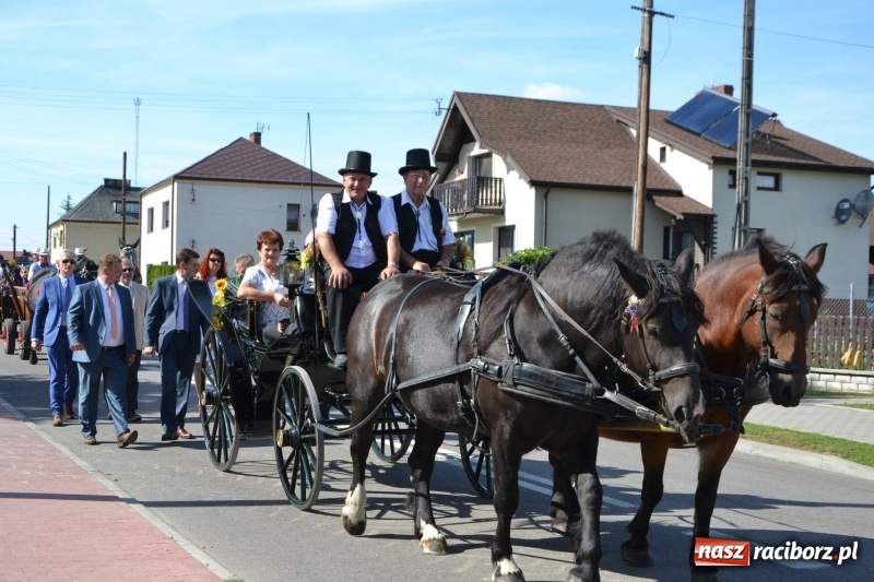 Zdjęcie w galerii na portalu naszraciborz.pl: Słoneczny patrol i delegacja z NFZ na dożynkach w Bieńkowicach  wiadomości z regionu
