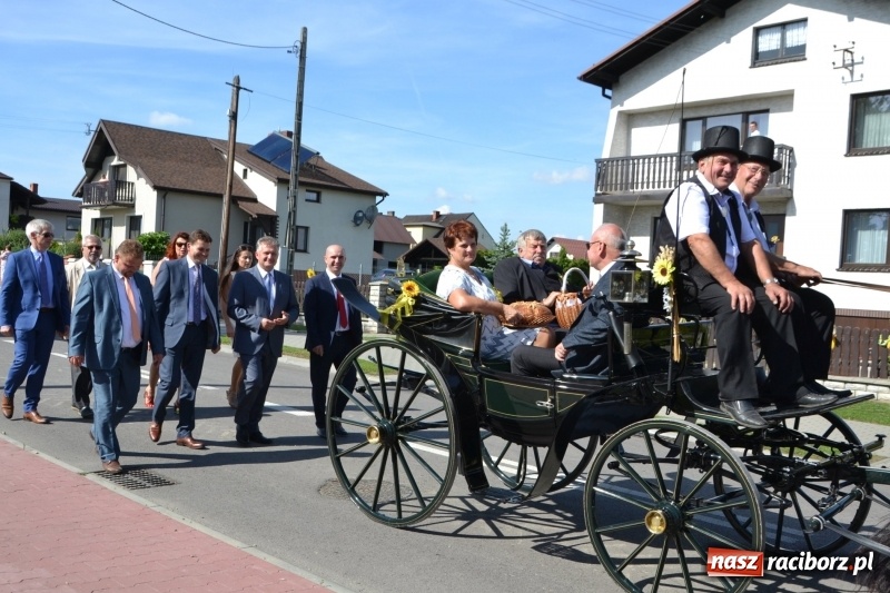 Zdjęcie w galerii na portalu naszraciborz.pl: Słoneczny patrol i delegacja z NFZ na dożynkach w Bieńkowicach  wiadomości z regionu