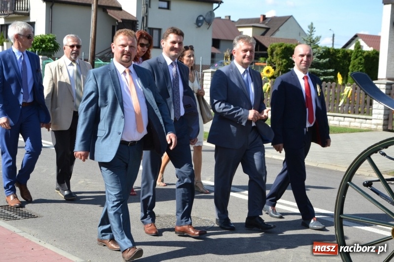 Zdjęcie w galerii na portalu naszraciborz.pl: Słoneczny patrol i delegacja z NFZ na dożynkach w Bieńkowicach  wiadomości z regionu