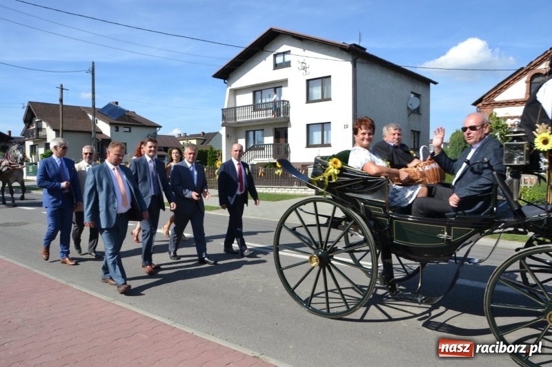 Zdjęcie w galerii na portalu naszraciborz.pl: Słoneczny patrol i delegacja z NFZ na dożynkach w Bieńkowicach  wiadomości z regionu