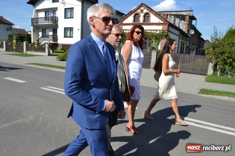 Zdjęcie w galerii na portalu naszraciborz.pl: Słoneczny patrol i delegacja z NFZ na dożynkach w Bieńkowicach  wiadomości z regionu