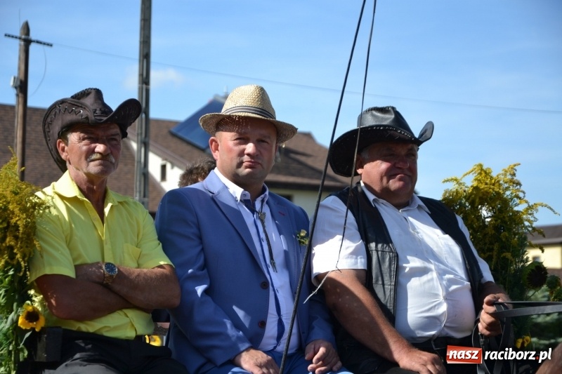 Zdjęcie w galerii na portalu naszraciborz.pl: Słoneczny patrol i delegacja z NFZ na dożynkach w Bieńkowicach  wiadomości z regionu