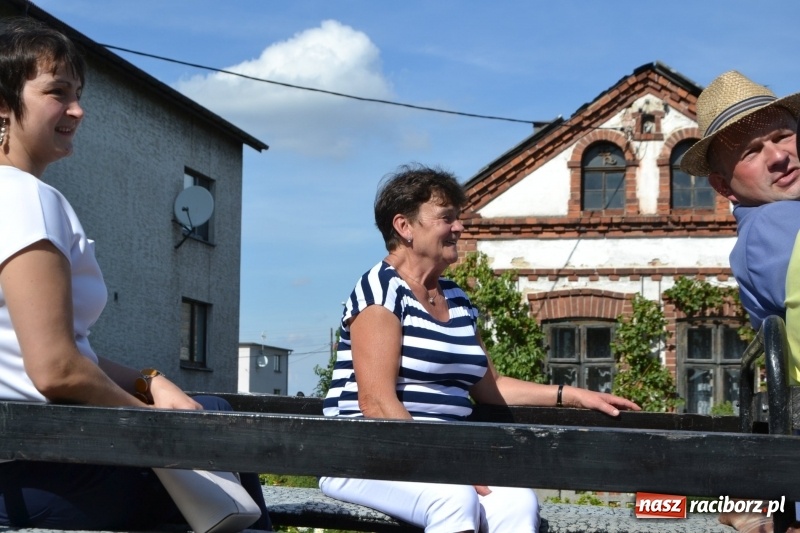 Zdjęcie w galerii na portalu naszraciborz.pl: Słoneczny patrol i delegacja z NFZ na dożynkach w Bieńkowicach  wiadomości z regionu