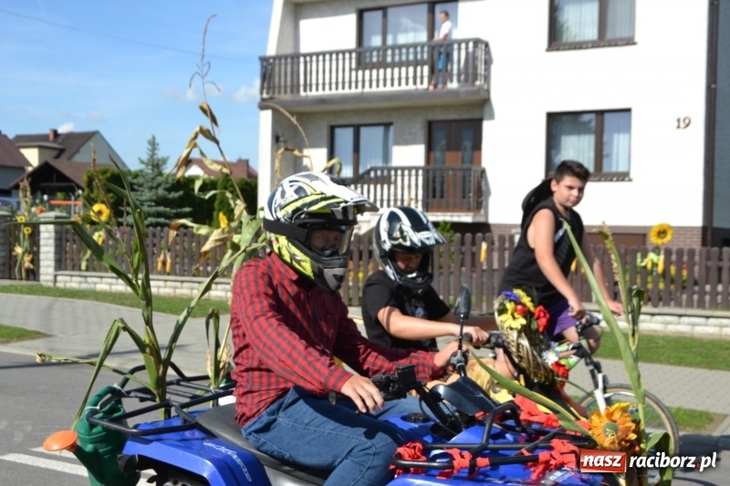 Zdjęcie w galerii na portalu naszraciborz.pl: Słoneczny patrol i delegacja z NFZ na dożynkach w Bieńkowicach  wiadomości z regionu