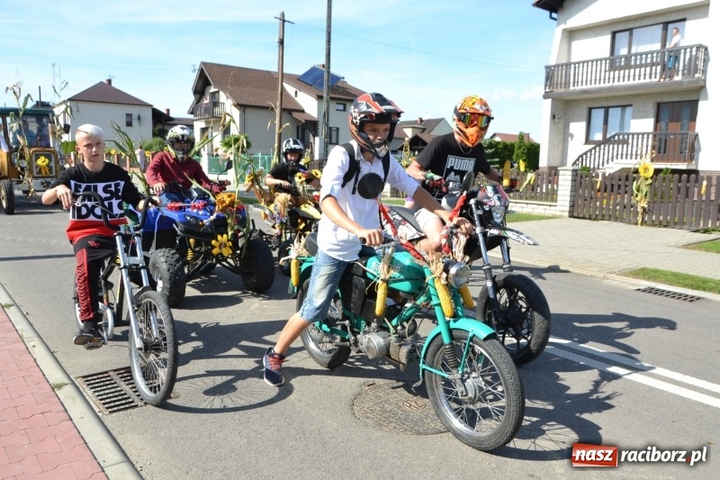 Zdjęcie w galerii na portalu naszraciborz.pl: Słoneczny patrol i delegacja z NFZ na dożynkach w Bieńkowicach  wiadomości z regionu