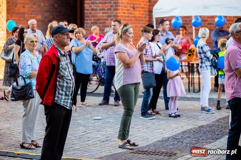 Zdjęcie w galerii na portalu naszraciborz.pl: Koncert Finałowy XXVII Festiwalu Spotkałem Pana na Placu Dominikańskim wiadomości z regionu