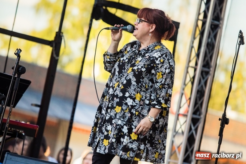 Zdjęcie w galerii na portalu naszraciborz.pl: Koncert Finałowy XXVII Festiwalu Spotkałem Pana na Placu Dominikańskim wiadomości z regionu