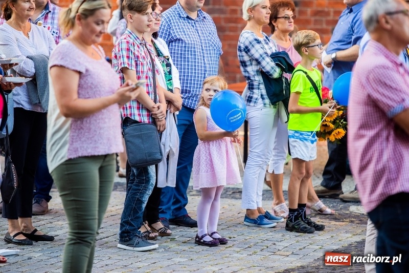 Zdjęcie w galerii na portalu naszraciborz.pl: Koncert Finałowy XXVII Festiwalu Spotkałem Pana na Placu Dominikańskim wiadomości z regionu