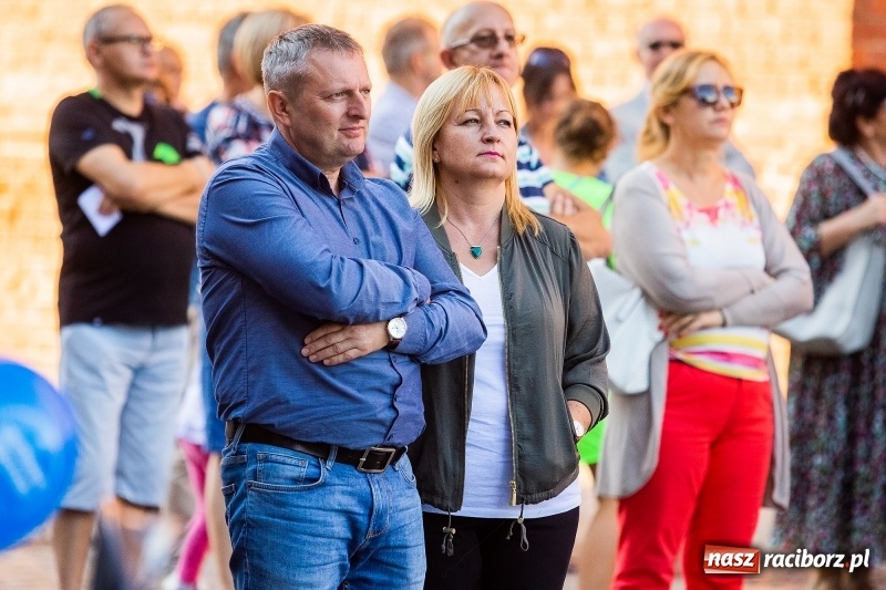 Zdjęcie w galerii na portalu naszraciborz.pl: Koncert Finałowy XXVII Festiwalu Spotkałem Pana na Placu Dominikańskim wiadomości z regionu