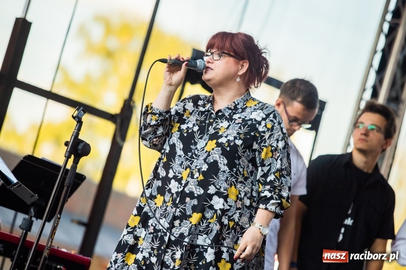 Zdjęcie w galerii na portalu naszraciborz.pl: Koncert Finałowy XXVII Festiwalu Spotkałem Pana na Placu Dominikańskim wiadomości z regionu