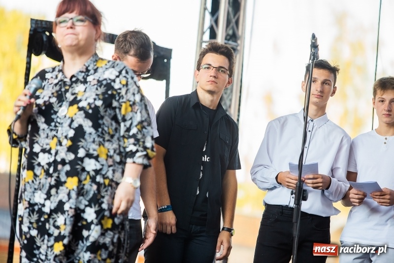 Zdjęcie w galerii na portalu naszraciborz.pl: Koncert Finałowy XXVII Festiwalu Spotkałem Pana na Placu Dominikańskim wiadomości z regionu