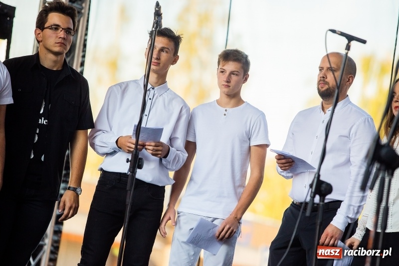 Zdjęcie w galerii na portalu naszraciborz.pl: Koncert Finałowy XXVII Festiwalu Spotkałem Pana na Placu Dominikańskim wiadomości z regionu