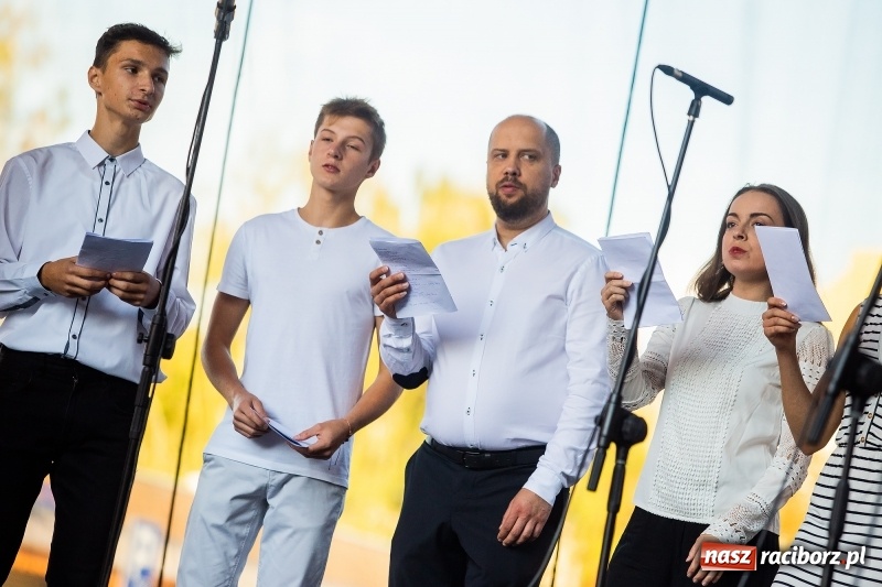 Zdjęcie w galerii na portalu naszraciborz.pl: Koncert Finałowy XXVII Festiwalu Spotkałem Pana na Placu Dominikańskim wiadomości z regionu