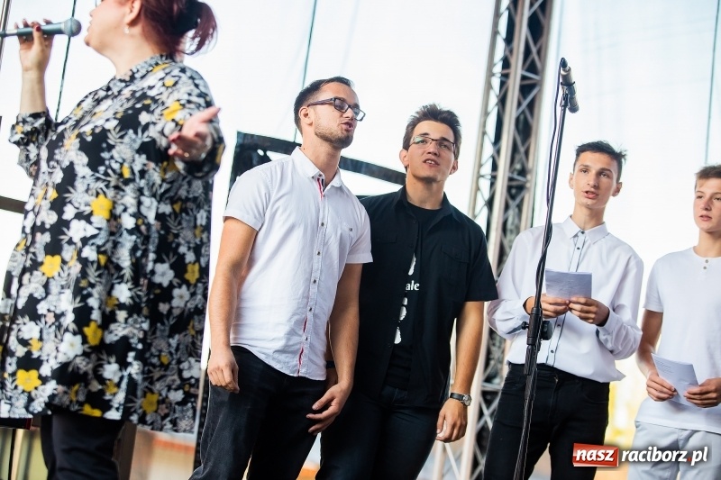 Zdjęcie w galerii na portalu naszraciborz.pl: Koncert Finałowy XXVII Festiwalu Spotkałem Pana na Placu Dominikańskim wiadomości z regionu