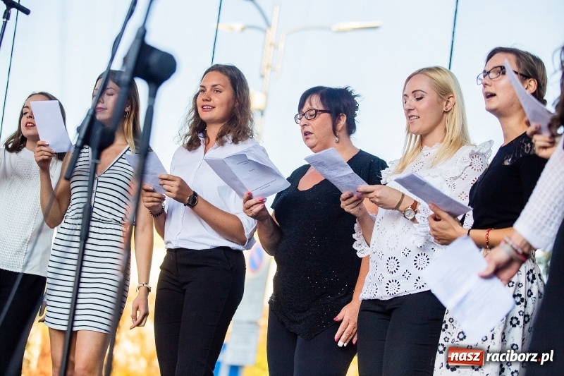 Zdjęcie w galerii na portalu naszraciborz.pl: Koncert Finałowy XXVII Festiwalu Spotkałem Pana na Placu Dominikańskim wiadomości z regionu