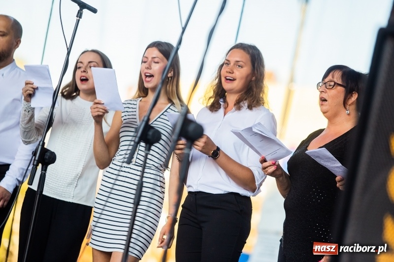 Zdjęcie w galerii na portalu naszraciborz.pl: Koncert Finałowy XXVII Festiwalu Spotkałem Pana na Placu Dominikańskim wiadomości z regionu