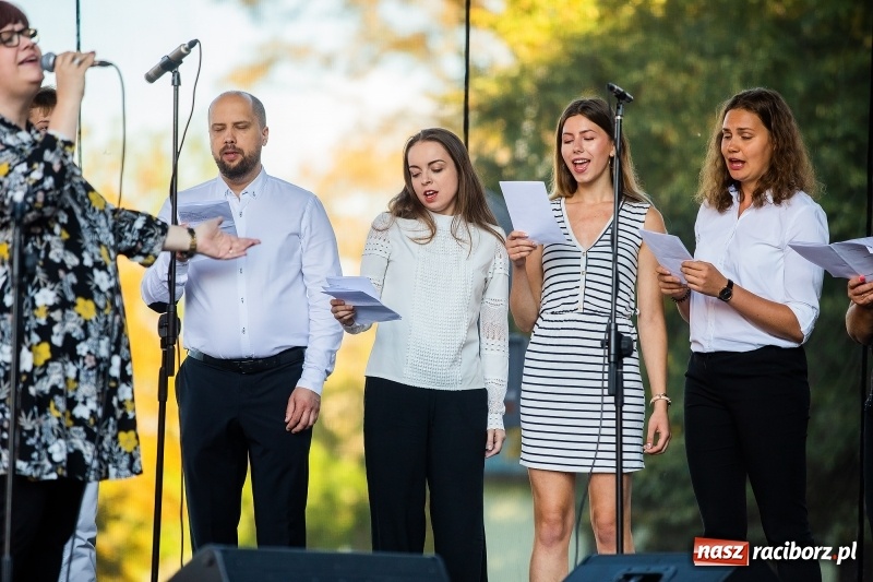 Zdjęcie w galerii na portalu naszraciborz.pl: Koncert Finałowy XXVII Festiwalu Spotkałem Pana na Placu Dominikańskim wiadomości z regionu