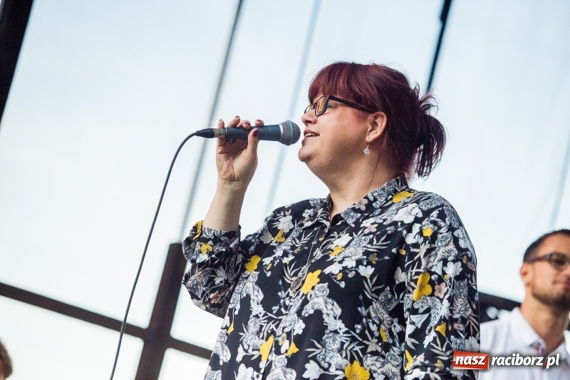 Zdjęcie w galerii na portalu naszraciborz.pl: Koncert Finałowy XXVII Festiwalu Spotkałem Pana na Placu Dominikańskim wiadomości z regionu