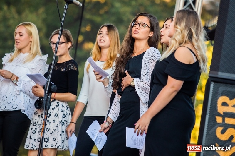 Zdjęcie w galerii na portalu naszraciborz.pl: Koncert Finałowy XXVII Festiwalu Spotkałem Pana na Placu Dominikańskim wiadomości z regionu