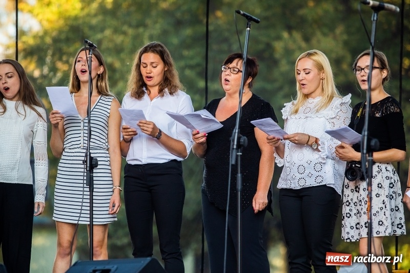 Zdjęcie w galerii na portalu naszraciborz.pl: Koncert Finałowy XXVII Festiwalu Spotkałem Pana na Placu Dominikańskim wiadomości z regionu