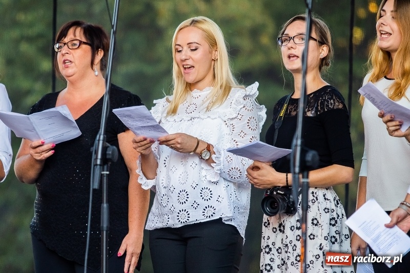 Zdjęcie w galerii na portalu naszraciborz.pl: Koncert Finałowy XXVII Festiwalu Spotkałem Pana na Placu Dominikańskim wiadomości z regionu