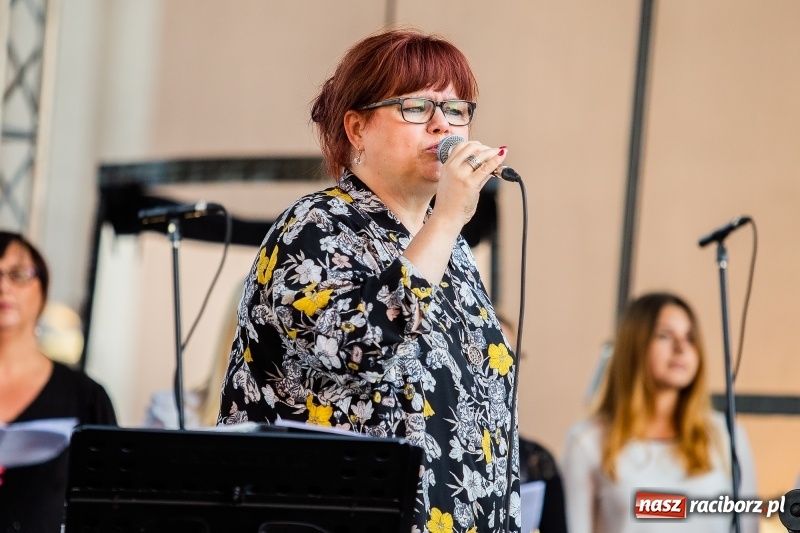 Zdjęcie w galerii na portalu naszraciborz.pl: Koncert Finałowy XXVII Festiwalu Spotkałem Pana na Placu Dominikańskim wiadomości z regionu