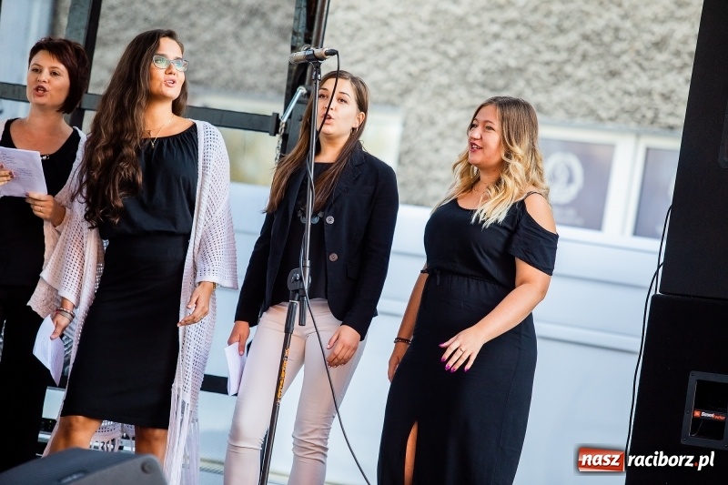 Zdjęcie w galerii na portalu naszraciborz.pl: Koncert Finałowy XXVII Festiwalu Spotkałem Pana na Placu Dominikańskim wiadomości z regionu