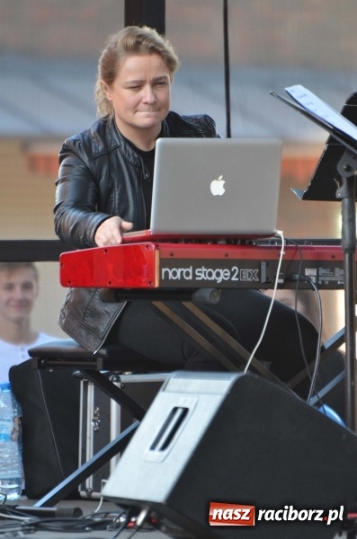 Zdjęcie w galerii na portalu naszraciborz.pl: Koncert Finałowy XXVII Festiwalu Spotkałem Pana na Placu Dominikańskim wiadomości z regionu