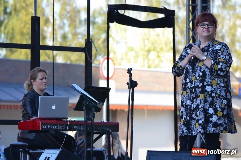 Zdjęcie w galerii na portalu naszraciborz.pl: Koncert Finałowy XXVII Festiwalu Spotkałem Pana na Placu Dominikańskim wiadomości z regionu