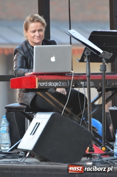 Zdjęcie w galerii na portalu naszraciborz.pl: Koncert Finałowy XXVII Festiwalu Spotkałem Pana na Placu Dominikańskim wiadomości z regionu