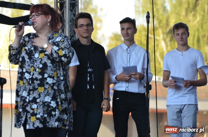 Zdjęcie w galerii na portalu naszraciborz.pl: Koncert Finałowy XXVII Festiwalu Spotkałem Pana na Placu Dominikańskim wiadomości z regionu