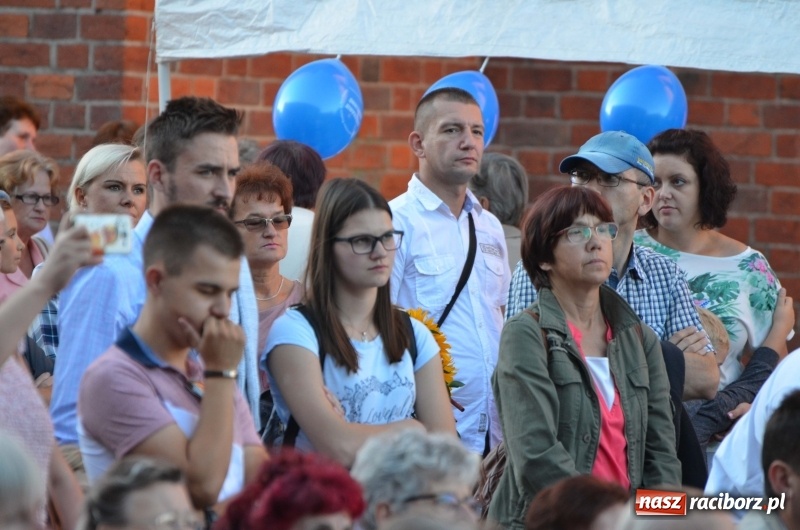 Zdjęcie w galerii na portalu naszraciborz.pl: Koncert Finałowy XXVII Festiwalu Spotkałem Pana na Placu Dominikańskim wiadomości z regionu