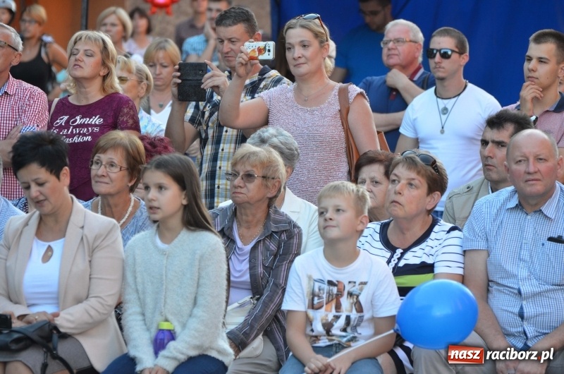 Zdjęcie w galerii na portalu naszraciborz.pl: Koncert Finałowy XXVII Festiwalu Spotkałem Pana na Placu Dominikańskim wiadomości z regionu