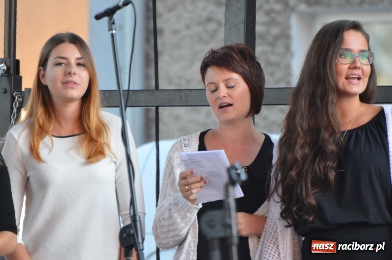 Zdjęcie w galerii na portalu naszraciborz.pl: Koncert Finałowy XXVII Festiwalu Spotkałem Pana na Placu Dominikańskim wiadomości z regionu