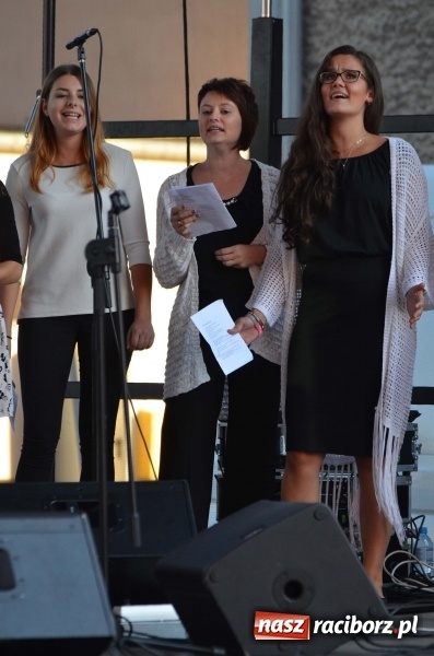 Zdjęcie w galerii na portalu naszraciborz.pl: Koncert Finałowy XXVII Festiwalu Spotkałem Pana na Placu Dominikańskim wiadomości z regionu