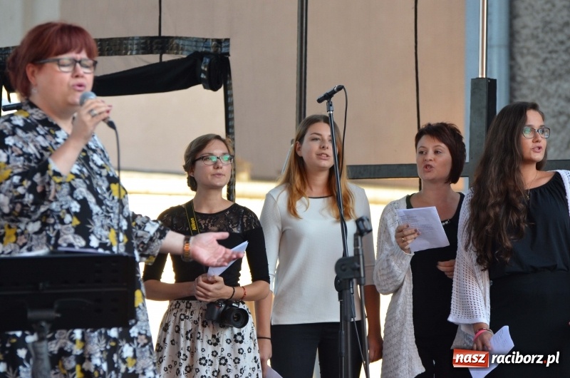 Zdjęcie w galerii na portalu naszraciborz.pl: Koncert Finałowy XXVII Festiwalu Spotkałem Pana na Placu Dominikańskim wiadomości z regionu