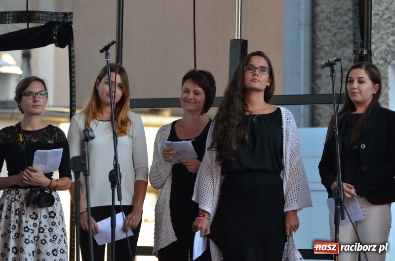 Zdjęcie w galerii na portalu naszraciborz.pl: Koncert Finałowy XXVII Festiwalu Spotkałem Pana na Placu Dominikańskim wiadomości z regionu