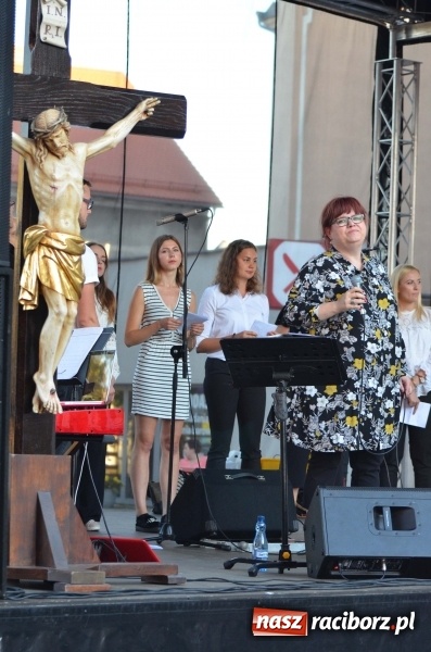 Zdjęcie w galerii na portalu naszraciborz.pl: Koncert Finałowy XXVII Festiwalu Spotkałem Pana na Placu Dominikańskim wiadomości z regionu